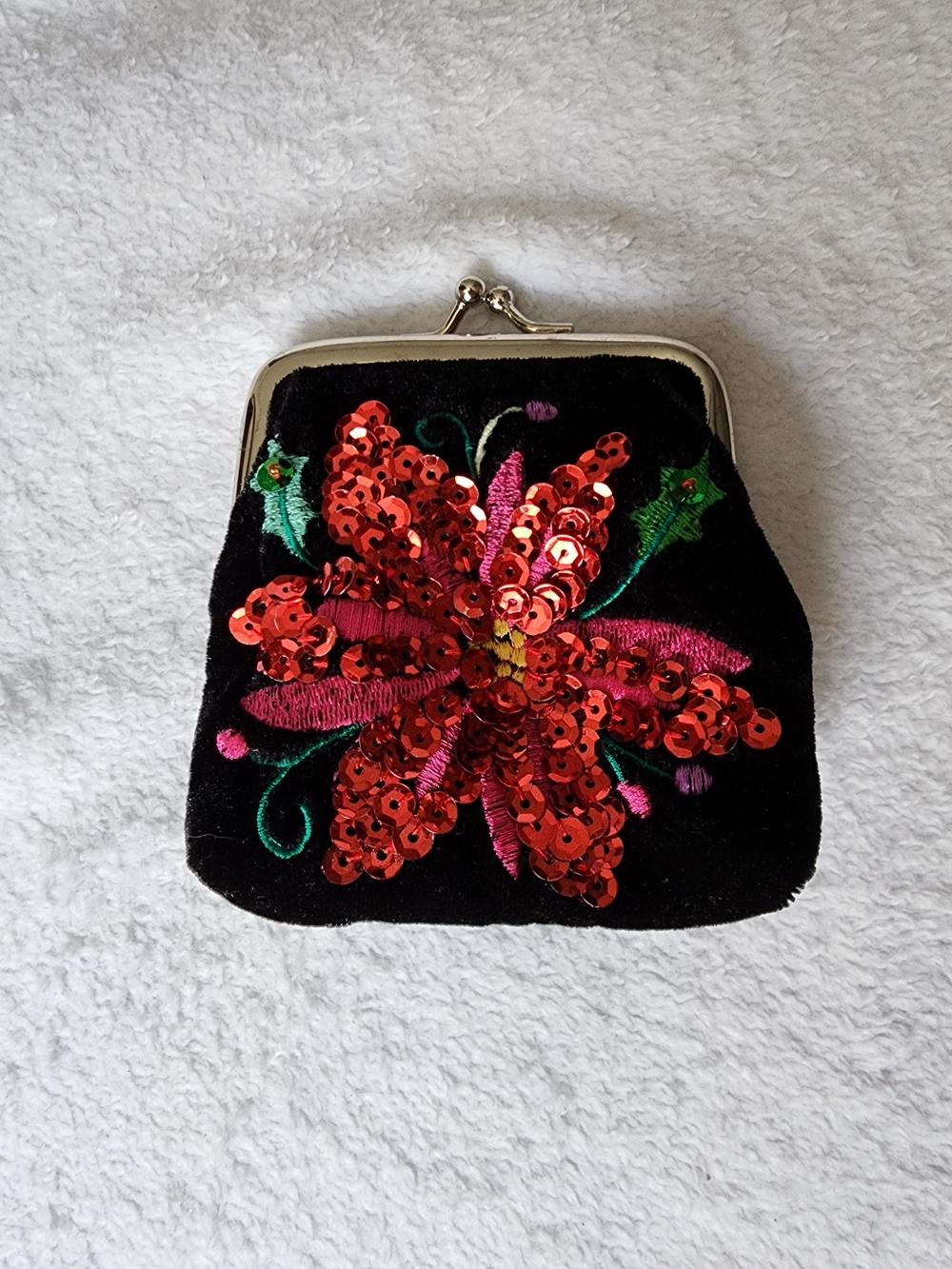 Vendula London Christmas Beaded Poinsettia Black Velvet Coin Purse  Kiss Lock
